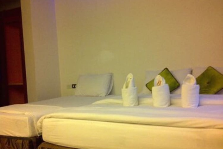 Room 4 of 83