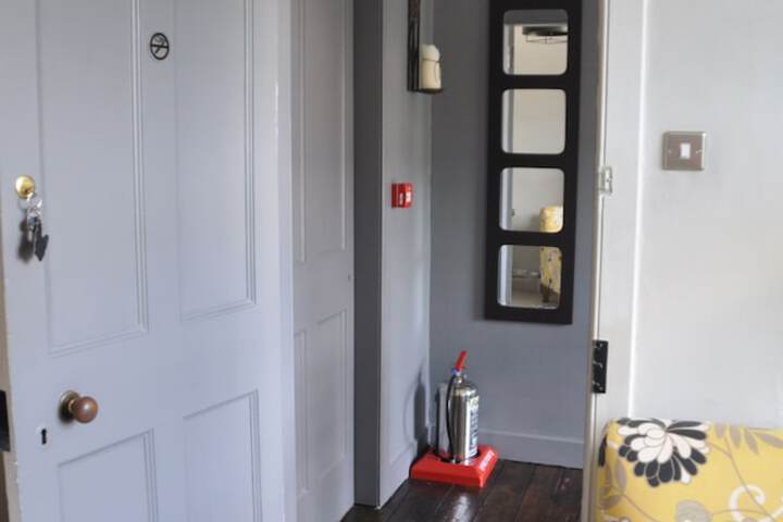 Room 27 of 66