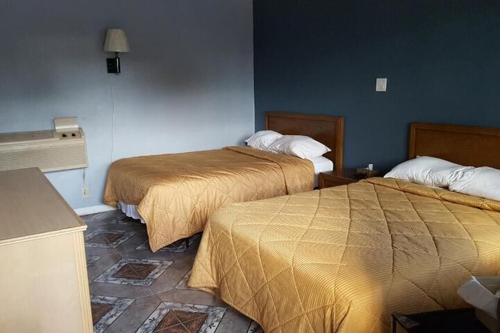 Room 10 of 14