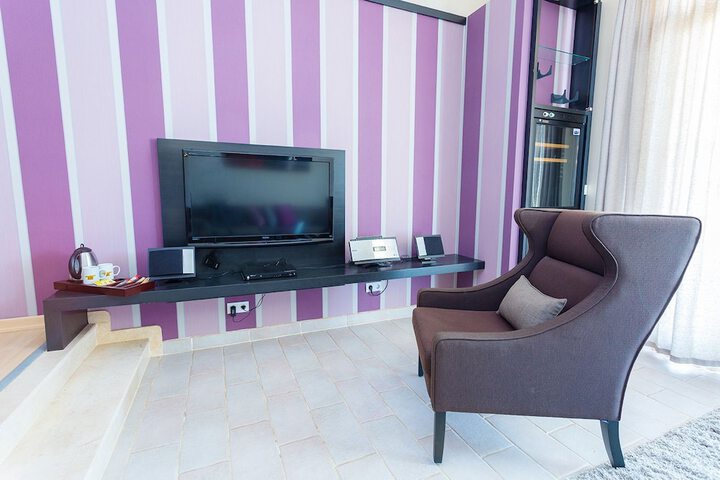 Room 6 of 39
