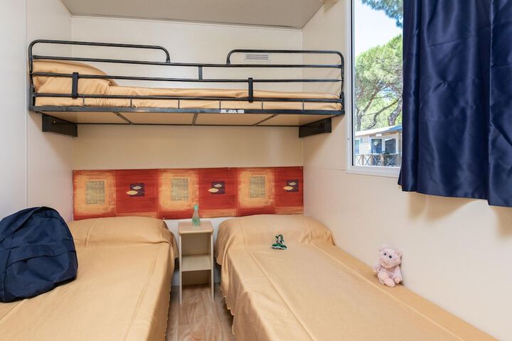Room 2 of 40