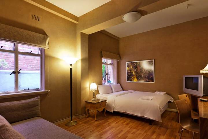 Room 5 of 37