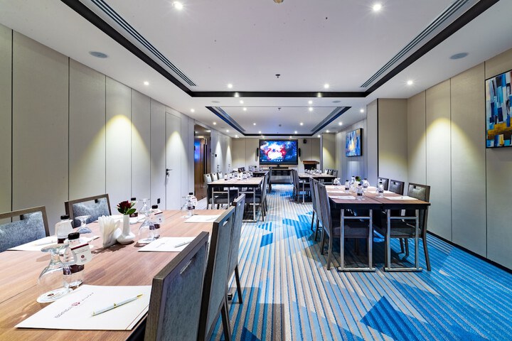Ballroom/Hall 66 of 78