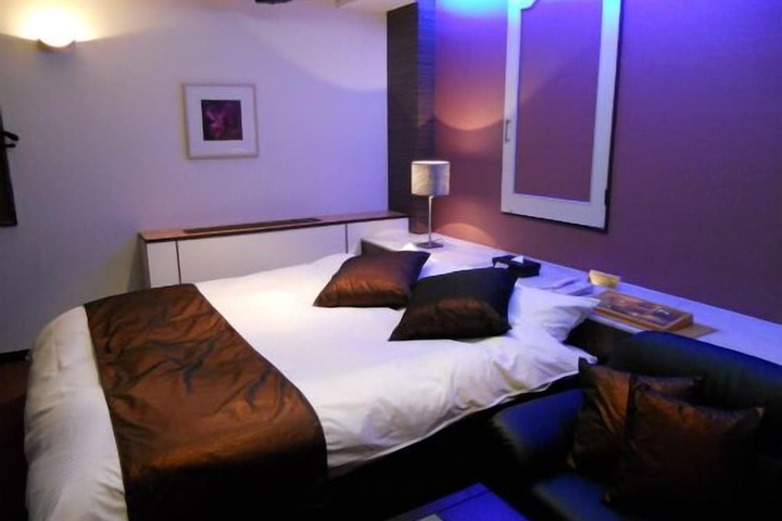 Room 9 of 15