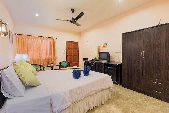 Room 4 of 33
