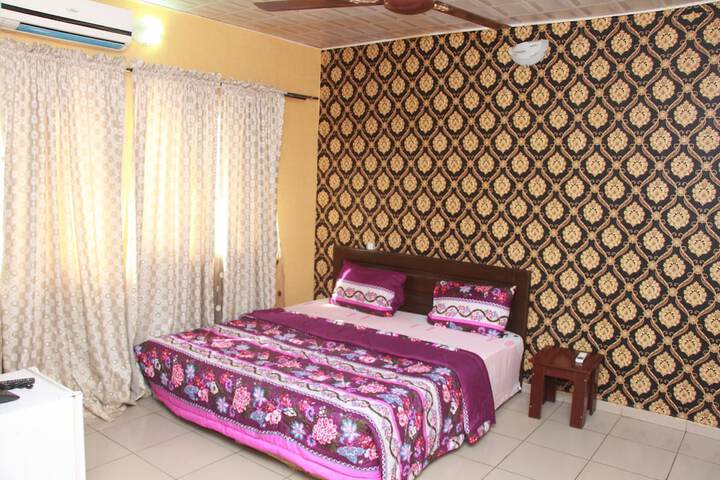 Room 6 of 11