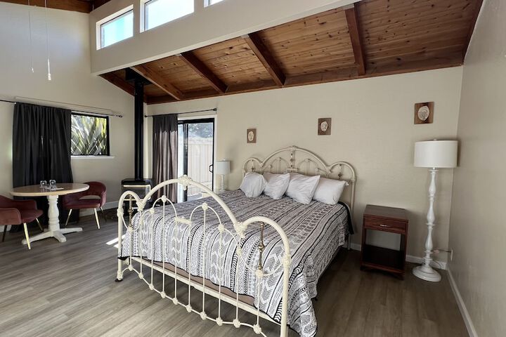Room 4 of 99