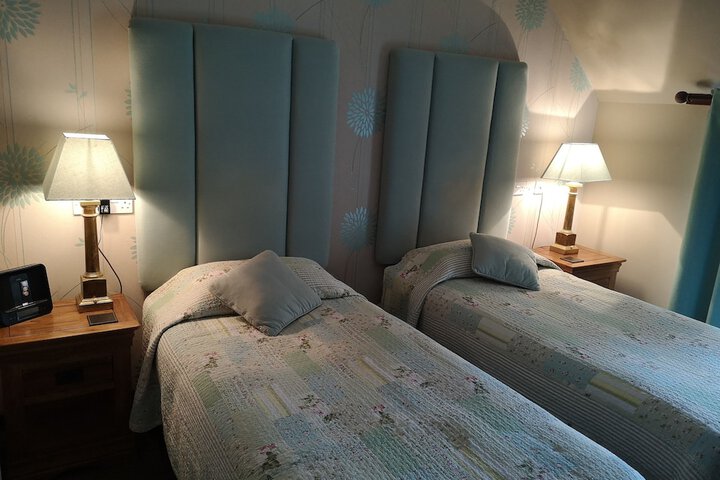 Room 6 of 24
