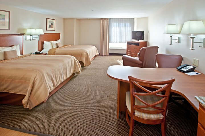 1 Queen Studio Suite (2 of 10)