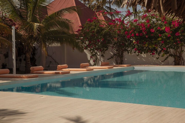 Pool 53 of 85