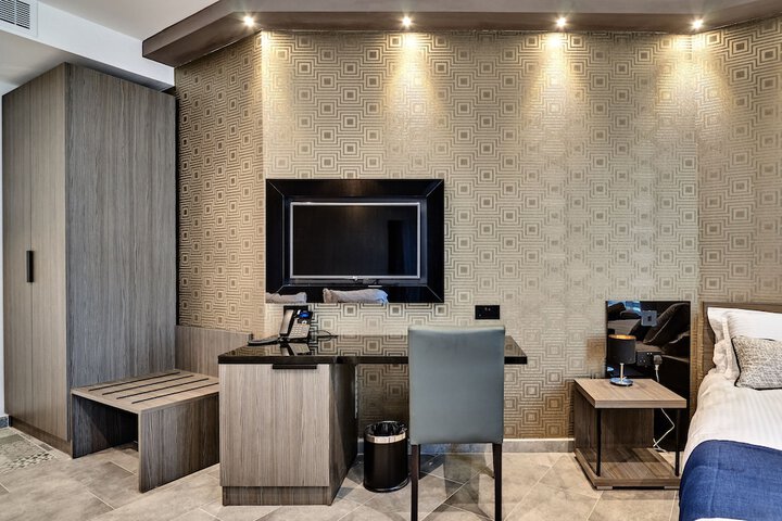 Room 9 of 33