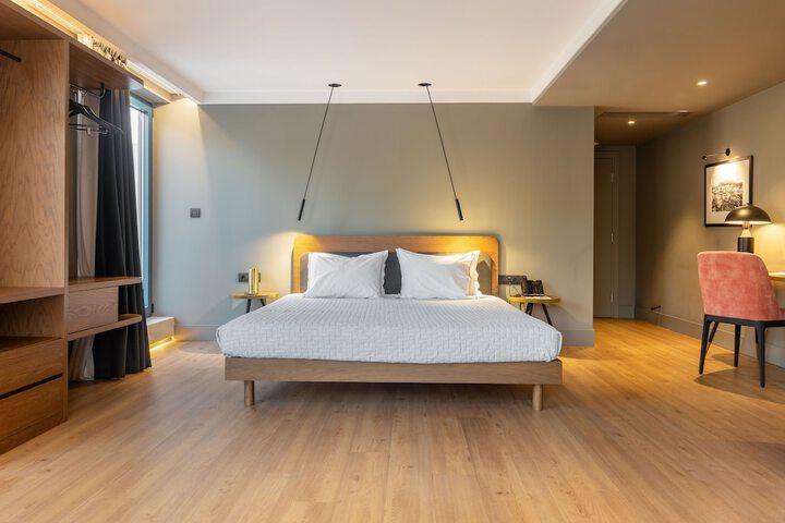 Room 34 of 62