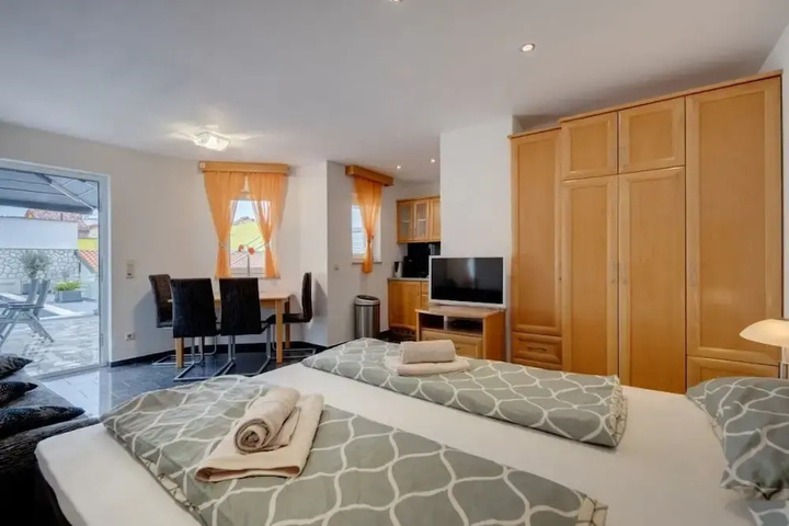 Room 3 of 11