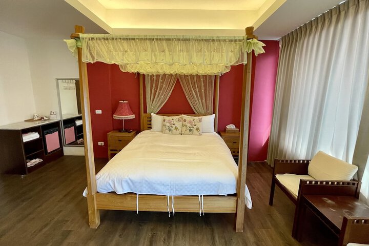 Room 5 of 24
