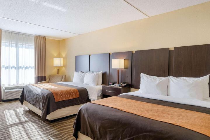 2 Queen Beds Accessible (11 of 12)