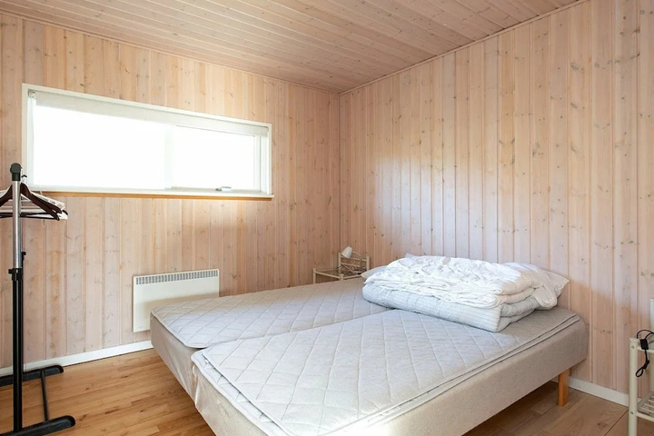 Room 4 of 15
