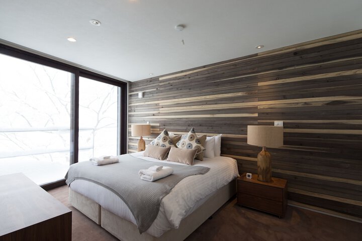 Room 2 of 9