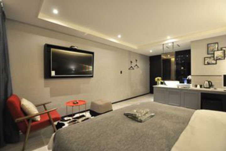 Room 44 of 76