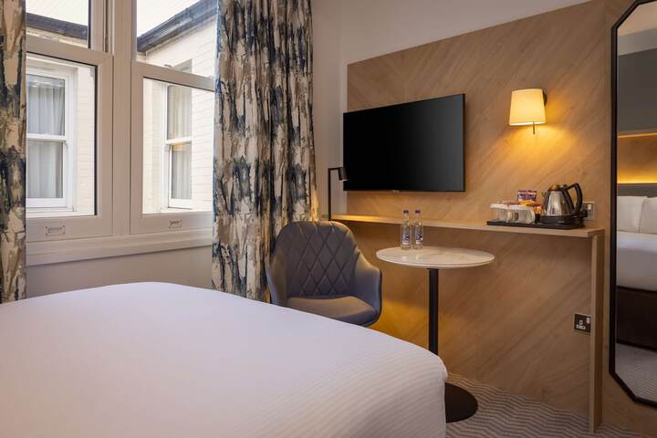 Room 38 of 103