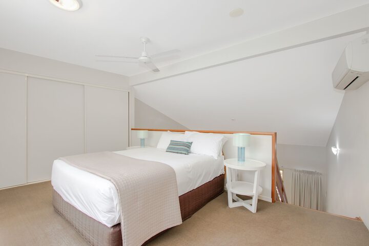 Room 3 of 128