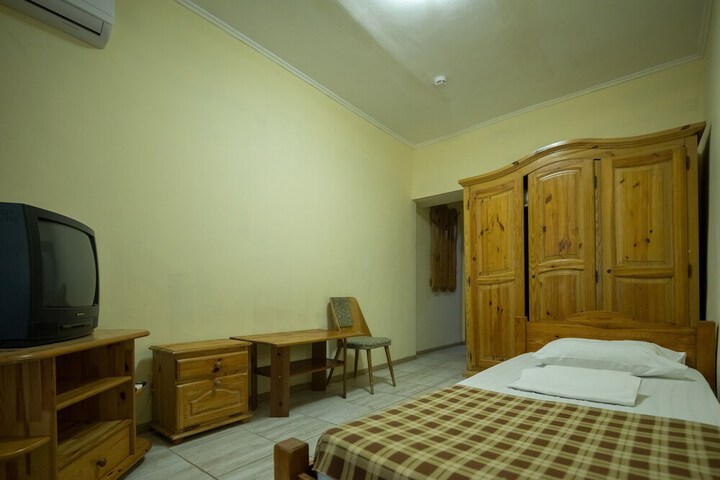 Room 8 of 47
