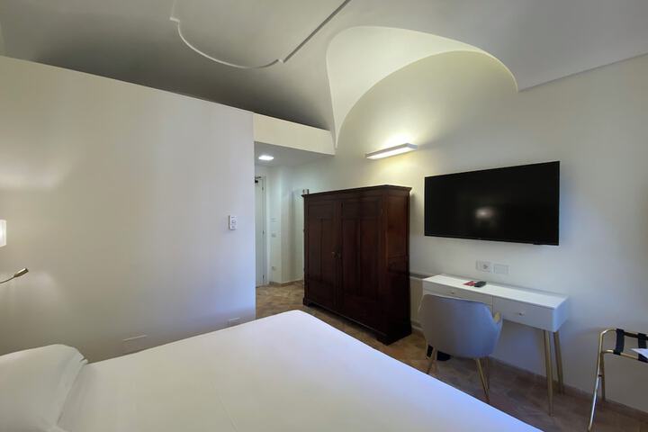 Room 45 of 180