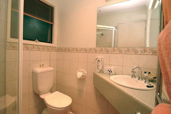 Room 4 of 9