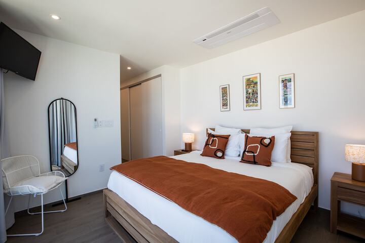 Room 40 of 1000