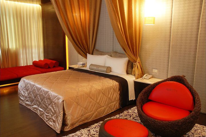 Room 5 of 49