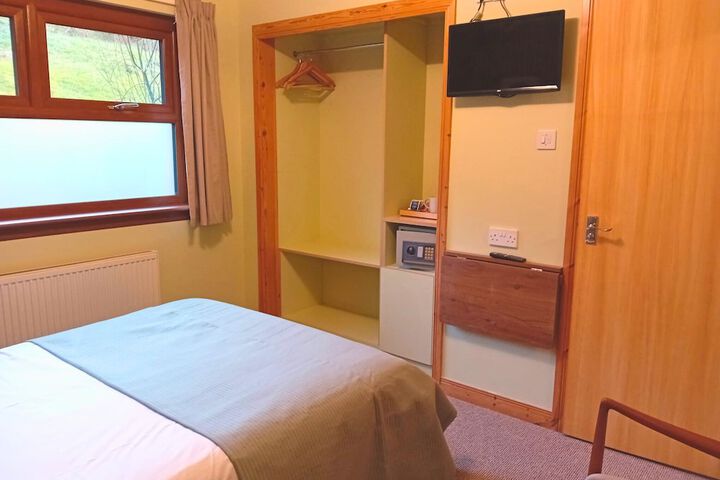Room 9 of 28