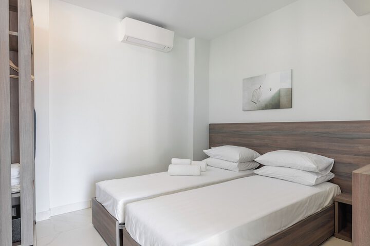 Room 6 of 27
