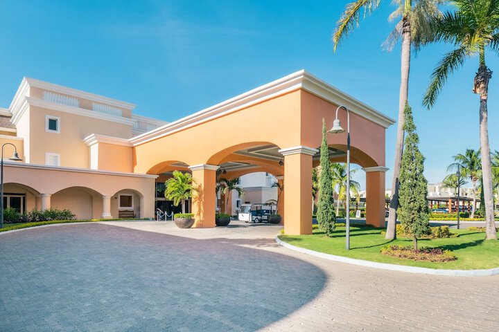 Hotel Exterior 142 of 165