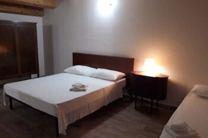 Room 10 of 17