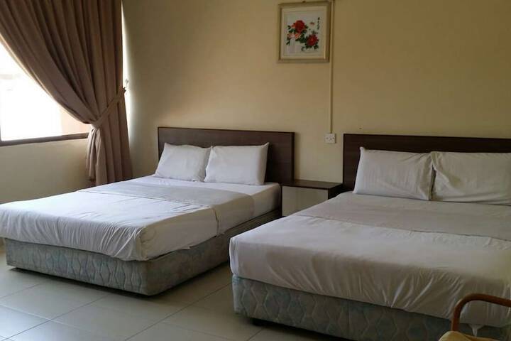 Room 6 of 12