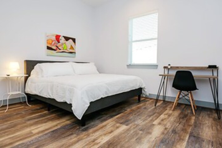 Room 28 of 43