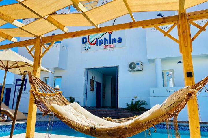 Dolphina hotel & Restaurant