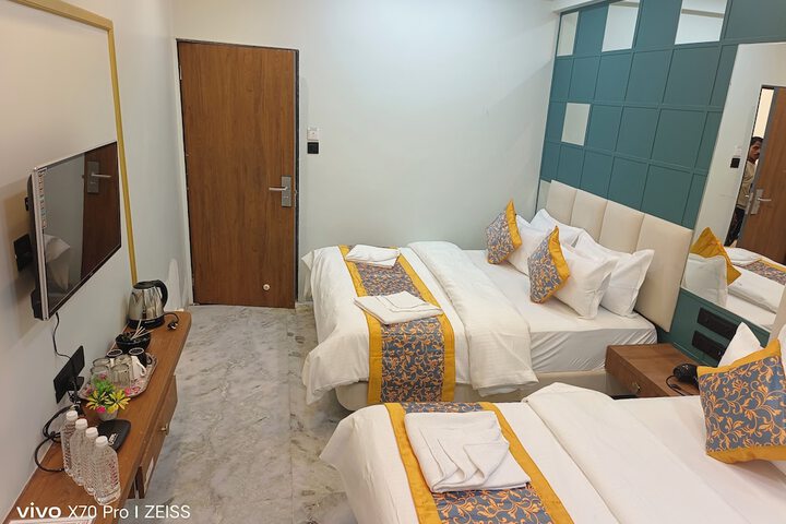 Room 9 of 28
