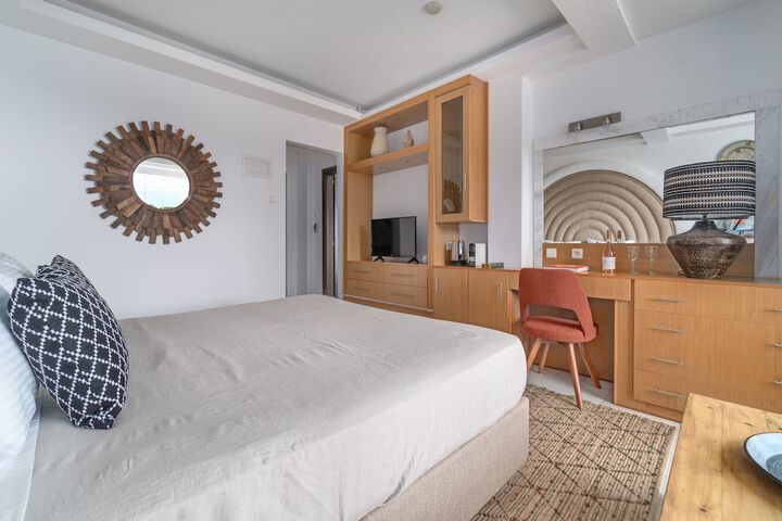 Room 19 of 105