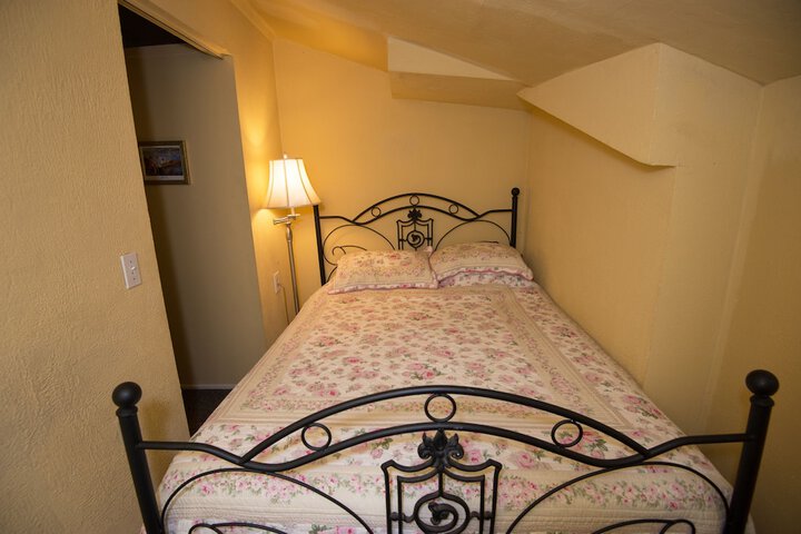 Room 8 of 60