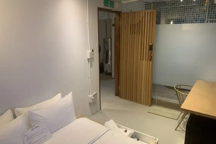 Room 4 of 14
