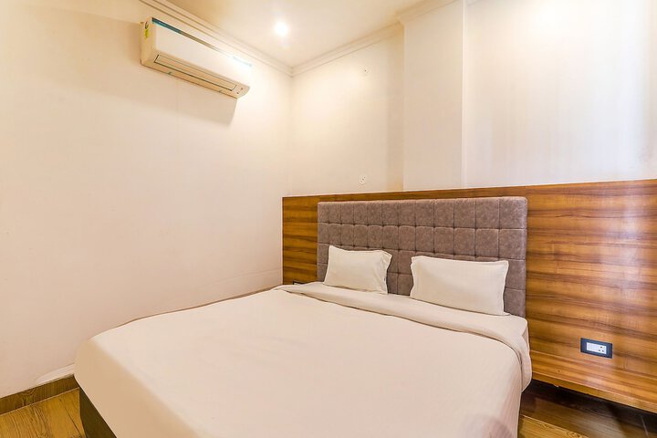 Room 25 of 40