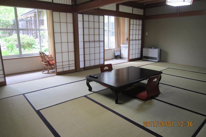 Room 15 of 48