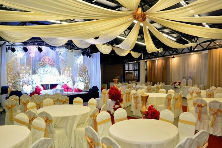 Ballroom/Hall 20 of 28