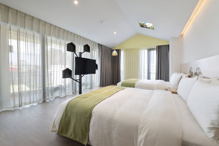 Room 17 of 60