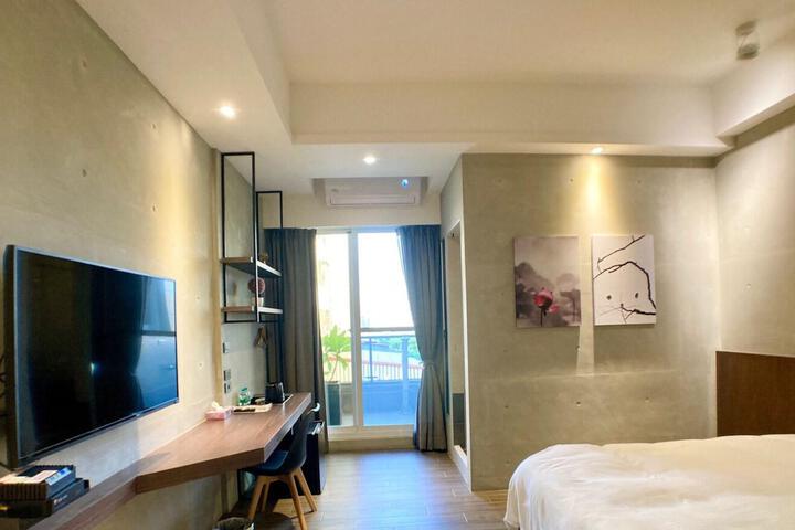 Room 7 of 12