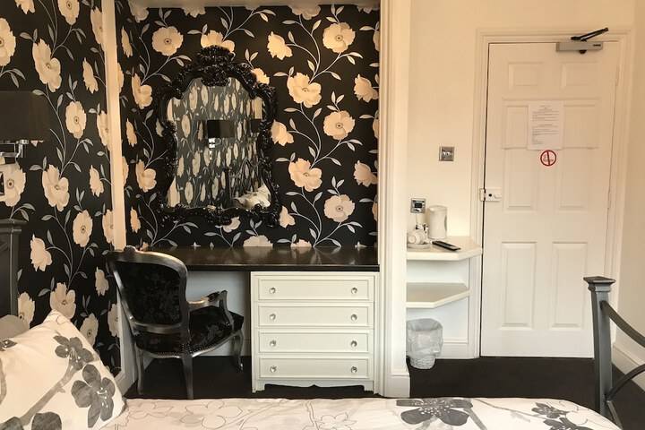 Room 10 of 38