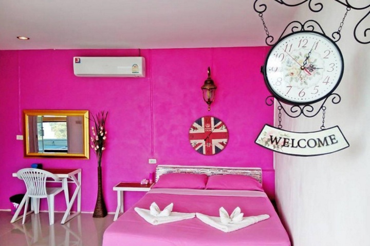 Room 1 of 8
