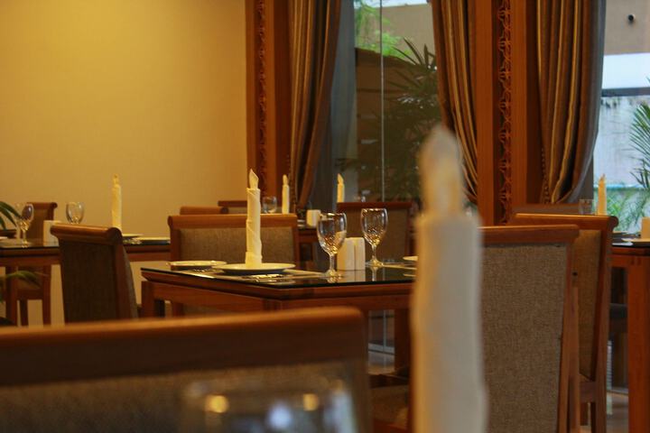 Dining 35 of 45