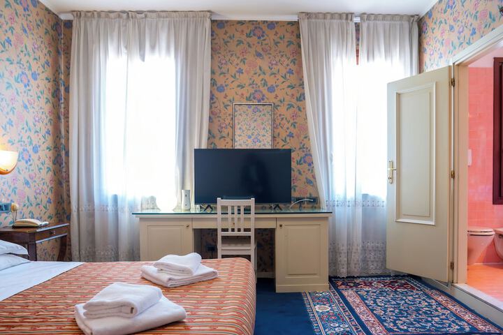 Room 12 of 50