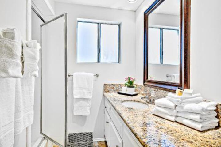 NB 131A Balboa Breeze I Apartment in Newport Beach, CA
